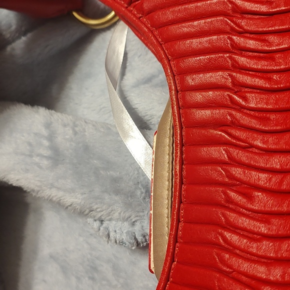Coach Ashley (2013) Gathered Leather shoulder bag in Rasberry PreLoved - Picture 4 of 16